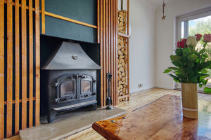 Lounge/Diner- click for photo gallery